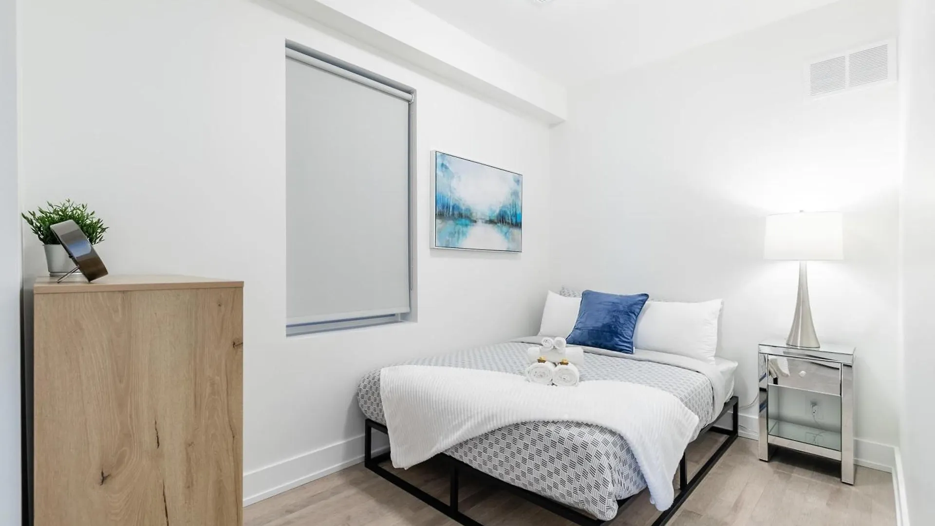 Beautiful Modern Apartment Unit In High Park North Toronto Canada