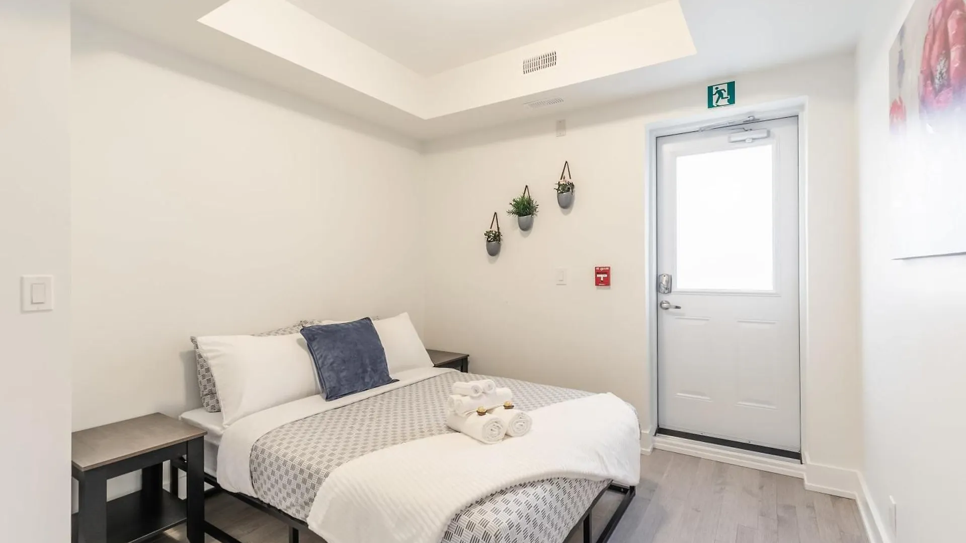 Beautiful Modern Apartment Unit In High Park North Toronto